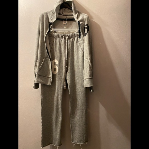 Pink Victoria’s Secret sweatsuit in Used Condition - Picture 1 of 11